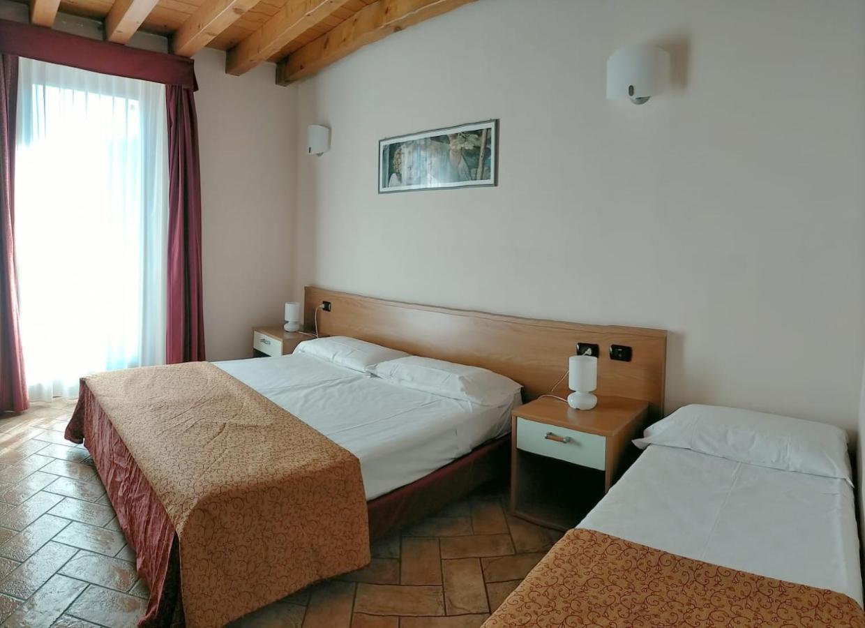Hotel Agli Ulivi Valeggio sul Mincio Exterior foto