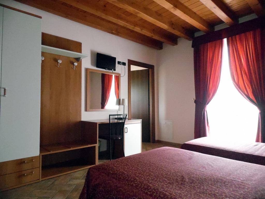 Hotel Agli Ulivi Valeggio sul Mincio Exterior foto