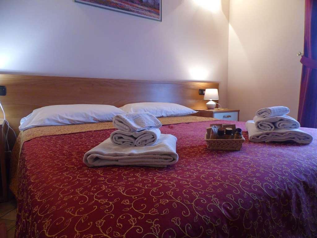 Hotel Agli Ulivi Valeggio sul Mincio Habitación foto